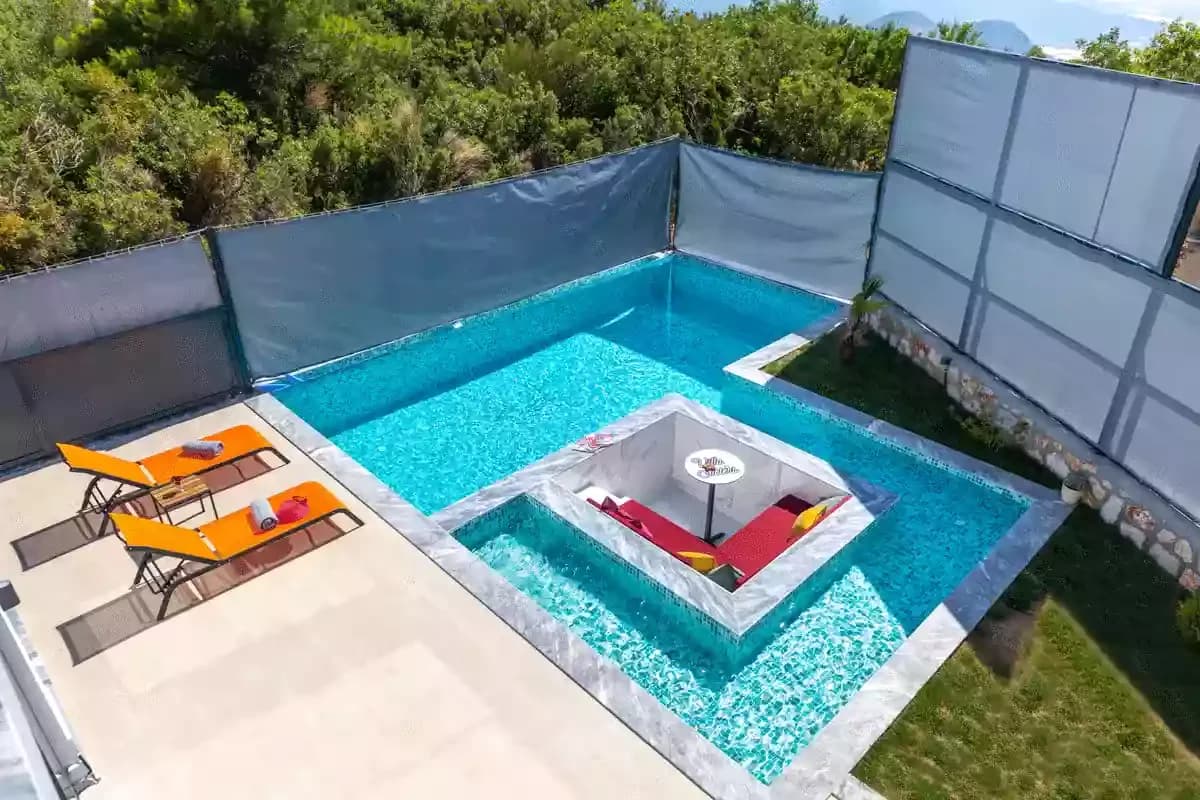 Villa Sister 17