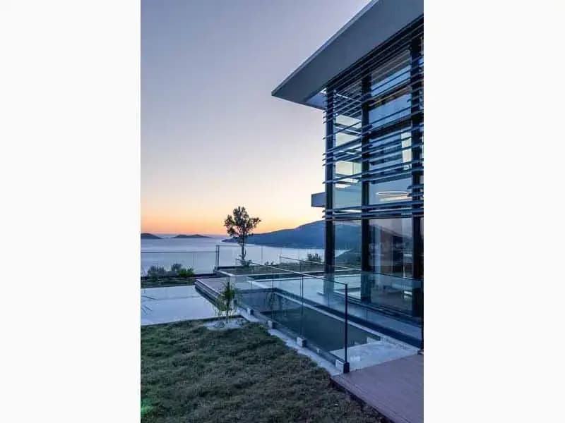 Villa Safran Flower 13
