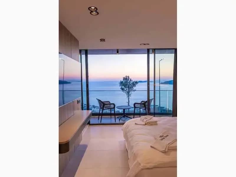 Villa Safran Flower 15