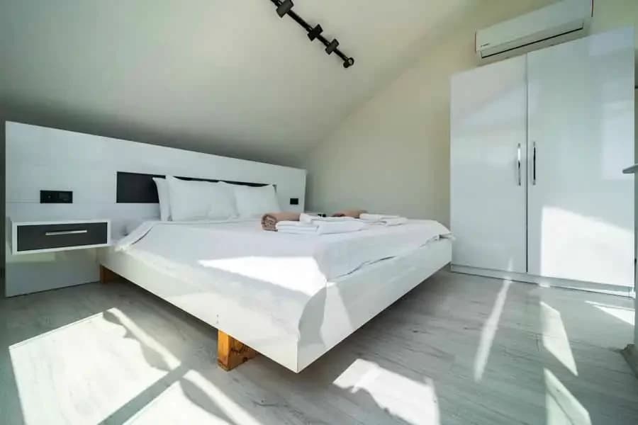 Villa Swan 38