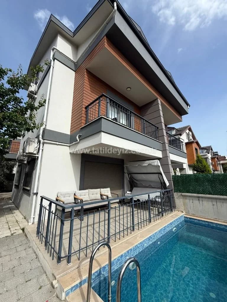 Villa Sloths 2