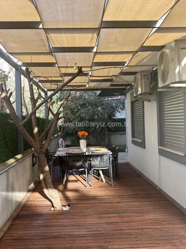 Villa Sloths 6