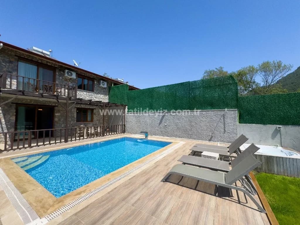 Casa De Piedra 1 2